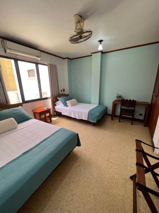 Hotel Caucasia Exterior photo